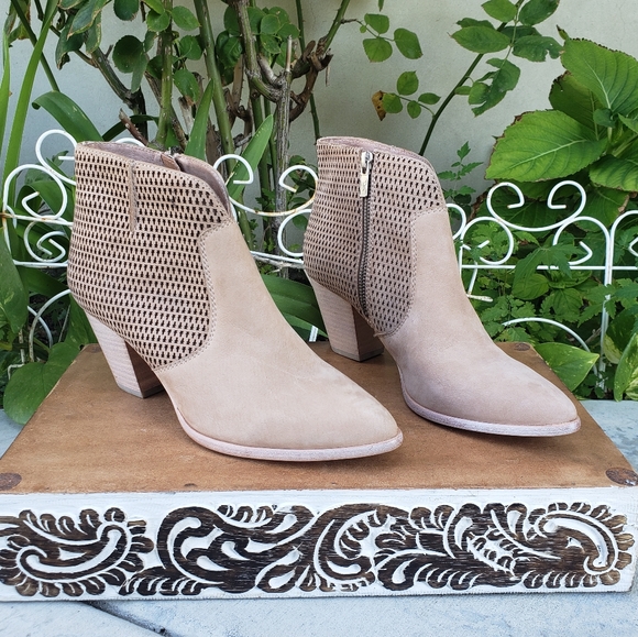 Pretty Perforated Frye Blush Leather Booties - Picture 2 of 7